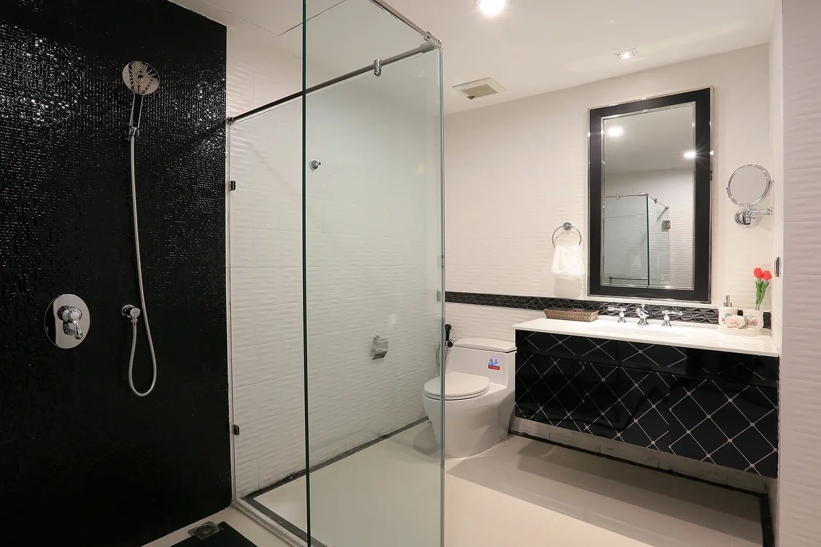 Junior Suite Bathroom